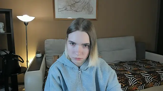 DaisyColl online show from 15, 12, 2024