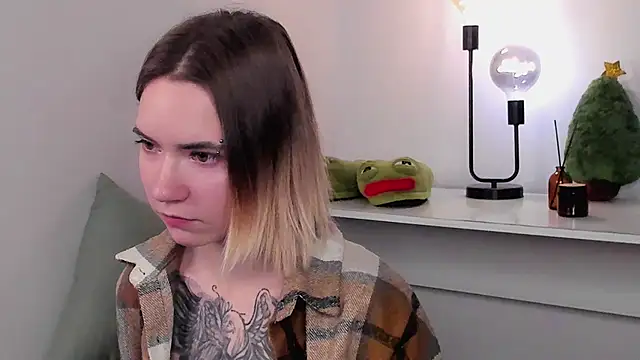 DaisyColl online show from 18, 12, 2024