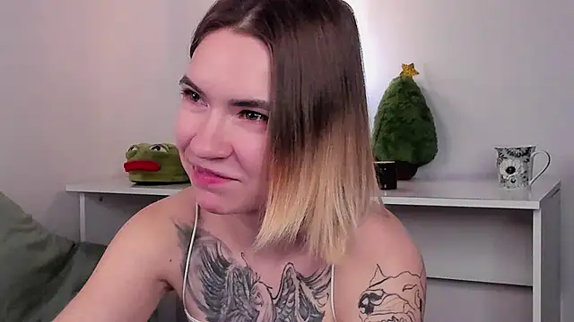 DaisyColl online show from 18, 12, 2024