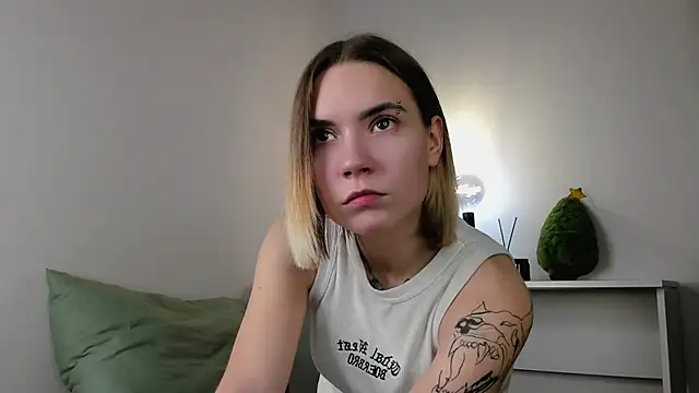 DaisyColl online show from 19, 12, 2024