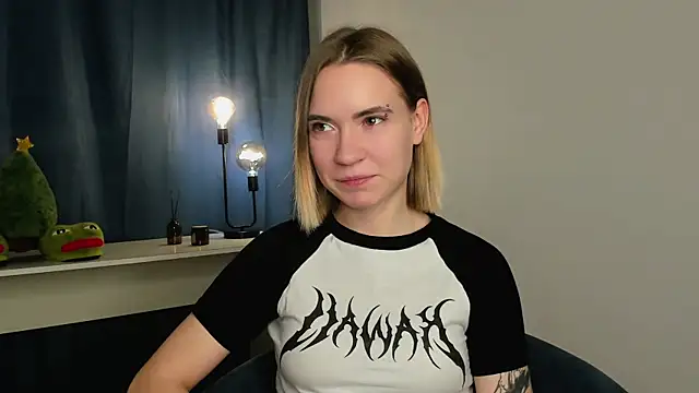 DaisyColl online show from 20, 12, 2024