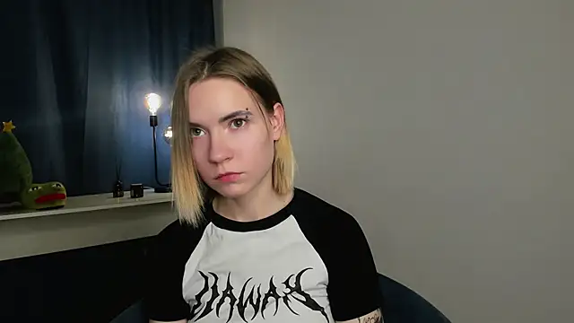 DaisyColl online show from 20, 12, 2024