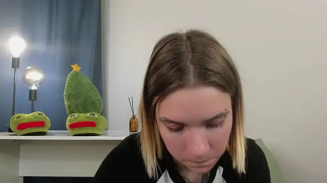 DaisyColl online show from 21, 12, 2024