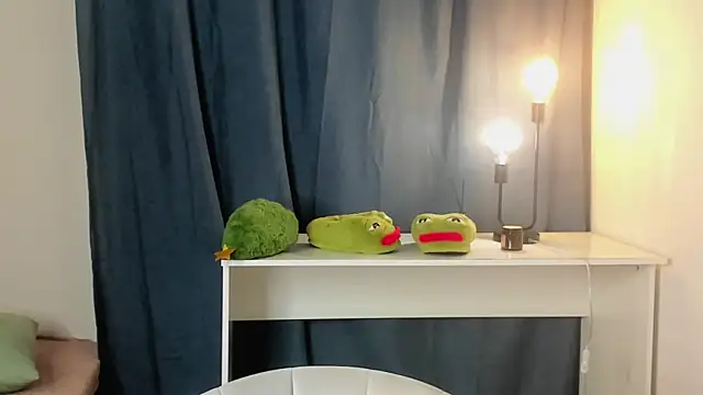 DaisyColl online show from 22, 12, 2024