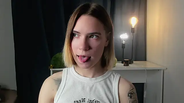 DaisyColl online show from 22, 12, 2024