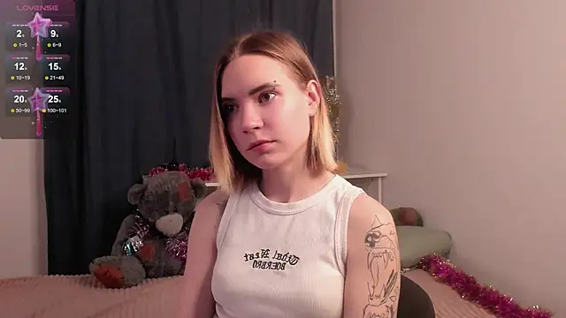 DaisyColl online show from 26, 12, 2024