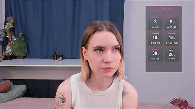 DaisyColl online show from 5, 1, 2025