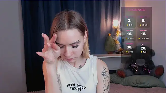 DaisyColl online show from 5, 1, 2025