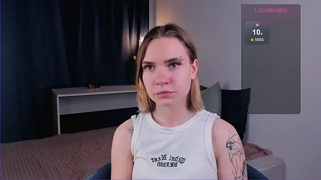 DaisyColl online show from 5, 1, 2025