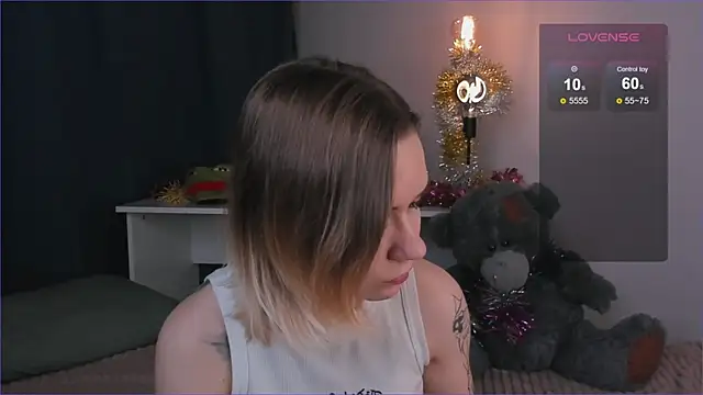 DaisyColl online show from 6, 1, 2025