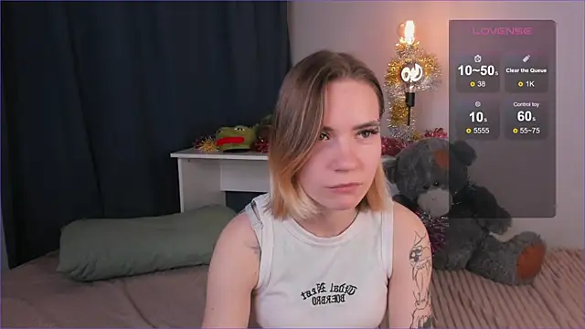 DaisyColl online show from 6, 1, 2025