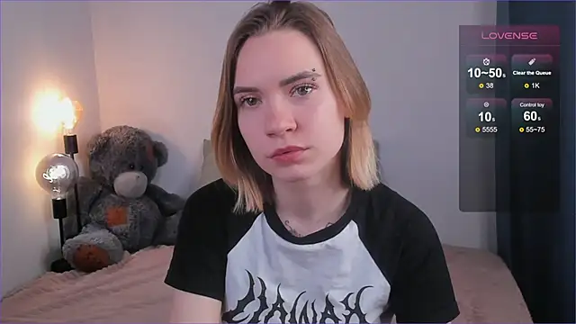 DaisyColl online show from 10, 1, 2025