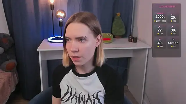 DaisyColl online show from 15, 1, 2025