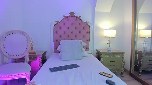 rebeca watsson online show from 28, 10, 2025