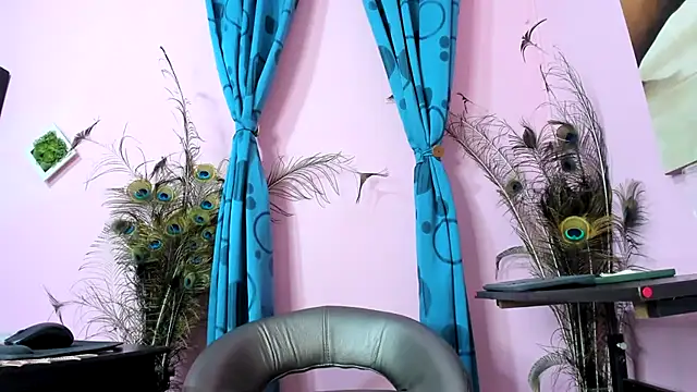 Snapshot of miss--flora chatting on 22, 10, 2025 miss--flora online show from 22, 10, 2025