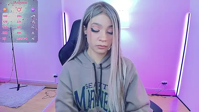 EmmaJhonnsson online show from 30, 1, 2025