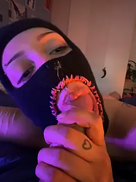 littlewitchxoxo online show from 22, 2, 2025