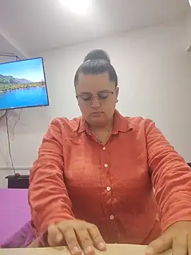 Miss balloonsmila online show from 15, 9, 2025