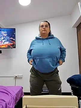 Miss balloonsmila online show from 23, 10, 2025