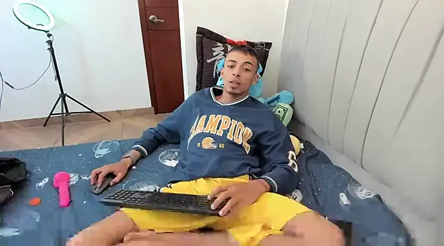 twink latino5 online show from 23, 12, 2024