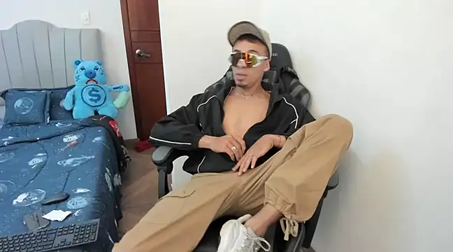 twink latino5 online show from 5, 1, 2025