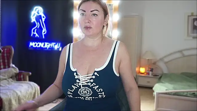 moonlight4u online show from 4, 2, 2025