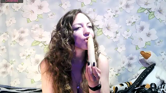 KattyLuuu online show from 3, 2, 2025