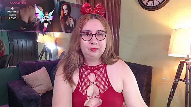 Snapshot of chloe_prg chatting on 12, 11, 2025 chloe prg online show from 12, 11, 2025