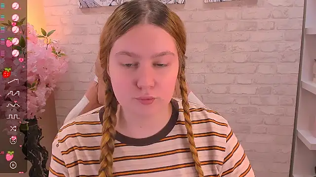 Snapshot of Ellie_Wellie chatting on 10, 11, 2025 Ellie Wellie online show from 10, 11, 2025