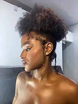 Zizi-campbel online show from 13, 3, 2025