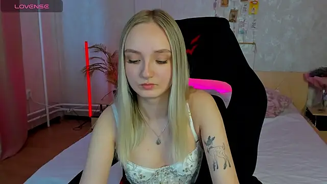 Snapshot of Cheryl__Brown chatting on 4, 3, 2025 Cheryl Brown online show from 4, 3, 2025