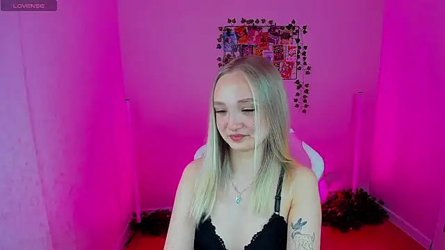 Snapshot of Cheryl__Brown chatting on 8, 3, 2025 Cheryl Brown online show from 8, 3, 2025