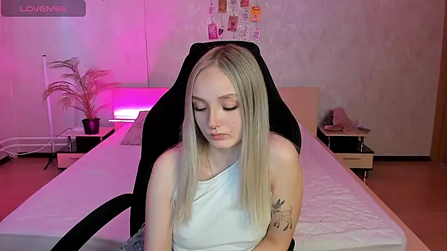 Snapshot of Cheryl__Brown chatting on 14, 3, 2025 Cheryl Brown online show from 14, 3, 2025