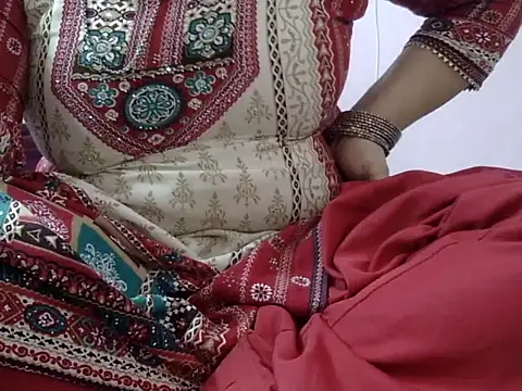 Snapshot of Housewife12 chatting on 16, 11, 2025 Housewife12 online show from 16, 11, 2025