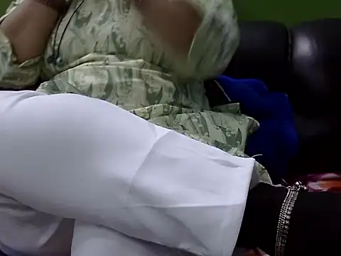 Snapshot of Housewife12 chatting on 16, 12, 2025 Housewife12 online show from 16, 12, 2025