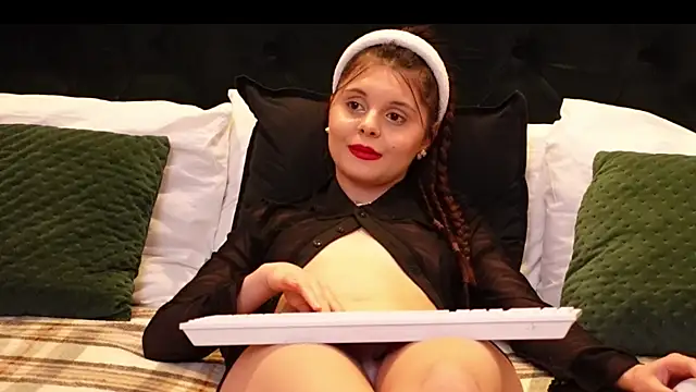 Snapshot of MilenaLyn chatting on 9, 2, 2025 MilenaLyn online show from 9, 2, 2025