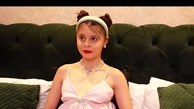 Snapshot of MilenaLyn chatting on 11, 2, 2025 MilenaLyn online show from 11, 2, 2025