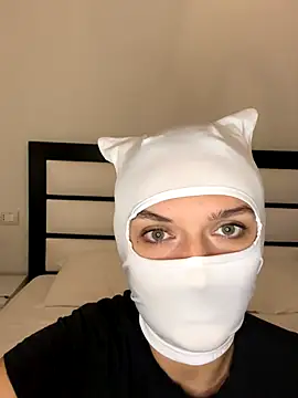 Nikki Hoee online show from 2, 11, 2025