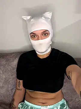 Nikki Hoee online show from 19, 11, 2025