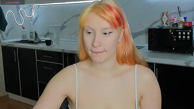 Snapshot of Sweet_white_chocolate chatting on 17, 11, 2025 Sweet white chocolate online show from 17, 11, 2025