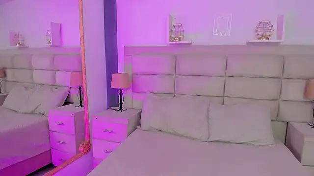 RoseCassie online show from 19, 2, 2025