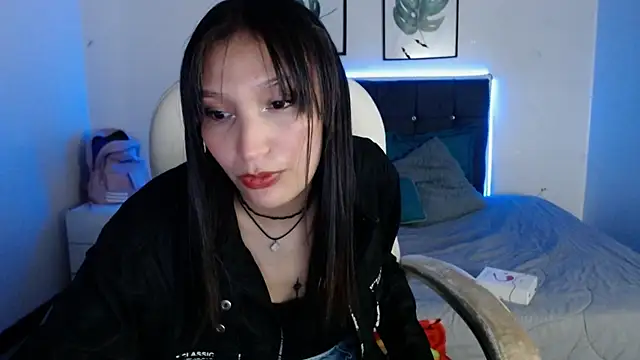 mia collens online show from 24, 11, 2025