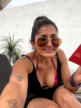 Snapshot of AlejandritaMilano chatting on 27, 11, 2025 AlejandritaMilano online show from 27, 11, 2025