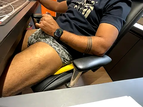 Snapshot of Nil_Talreja chatting on 13, 10, 2025 Nil Talreja online show from 13, 10, 2025