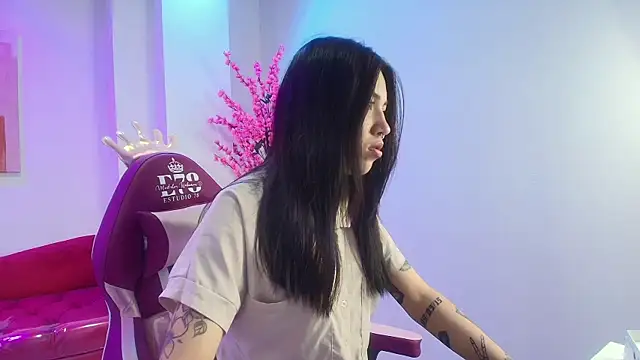 Leia queens online show from 2, 1, 2025