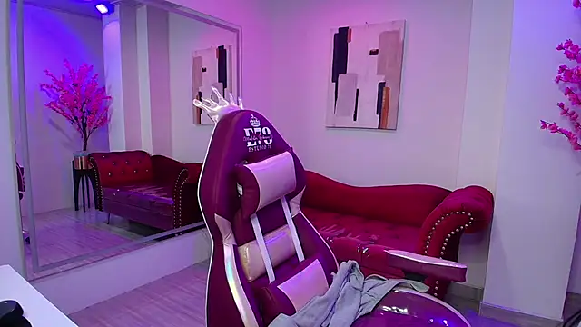 Leia queens online show from 16, 1, 2025