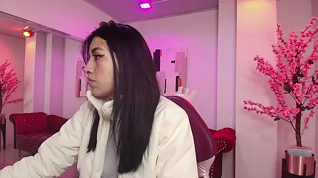 Leia queens online show from 12, 3, 2025