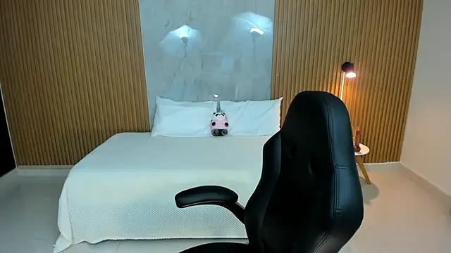 martina roldam online show from 28, 10, 2025