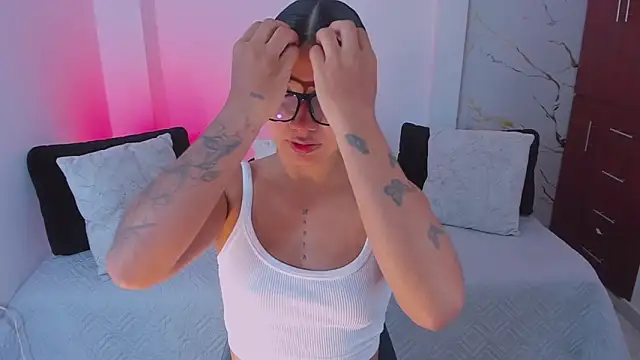 Snapshot of martina_roldam chatting on 19, 3, 2026 martina roldam online show from 19, 3, 2026