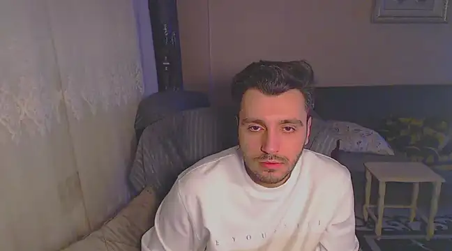 handsomeee04 online show from 3, 2, 2025